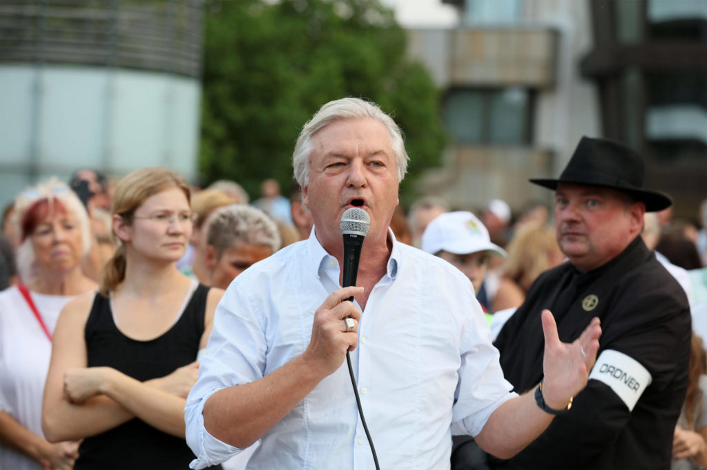 Rechtsextremist Jürgen Elsässer spricht auf einer Demonstrationen in Leipzig am 05.09.2022