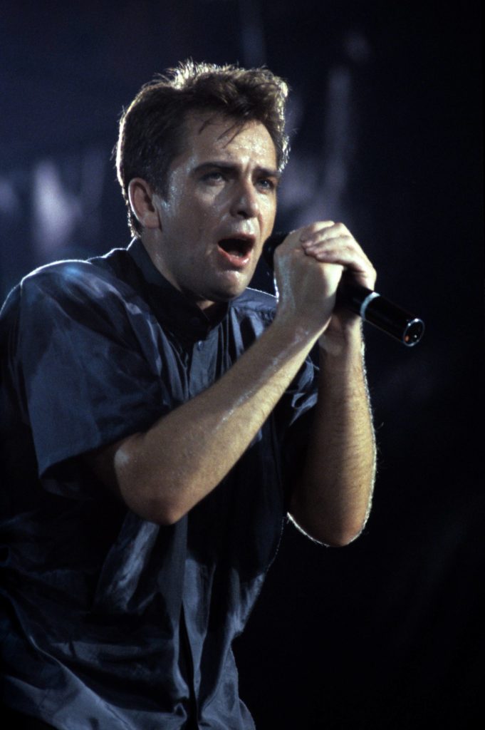 Peter Gabriel im Juni 1986 bei einem Konzert für Amnesty International, er singt auch Biko.