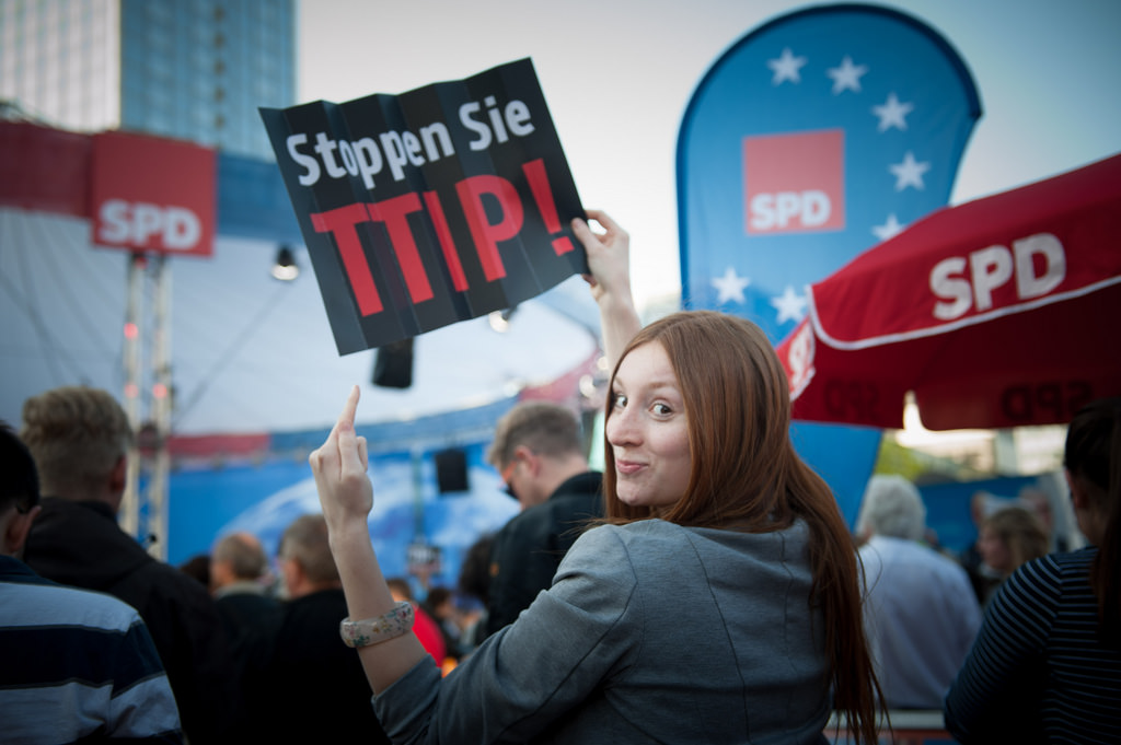 Flashmob gegen TTIP EU-Wahlkampf SPD