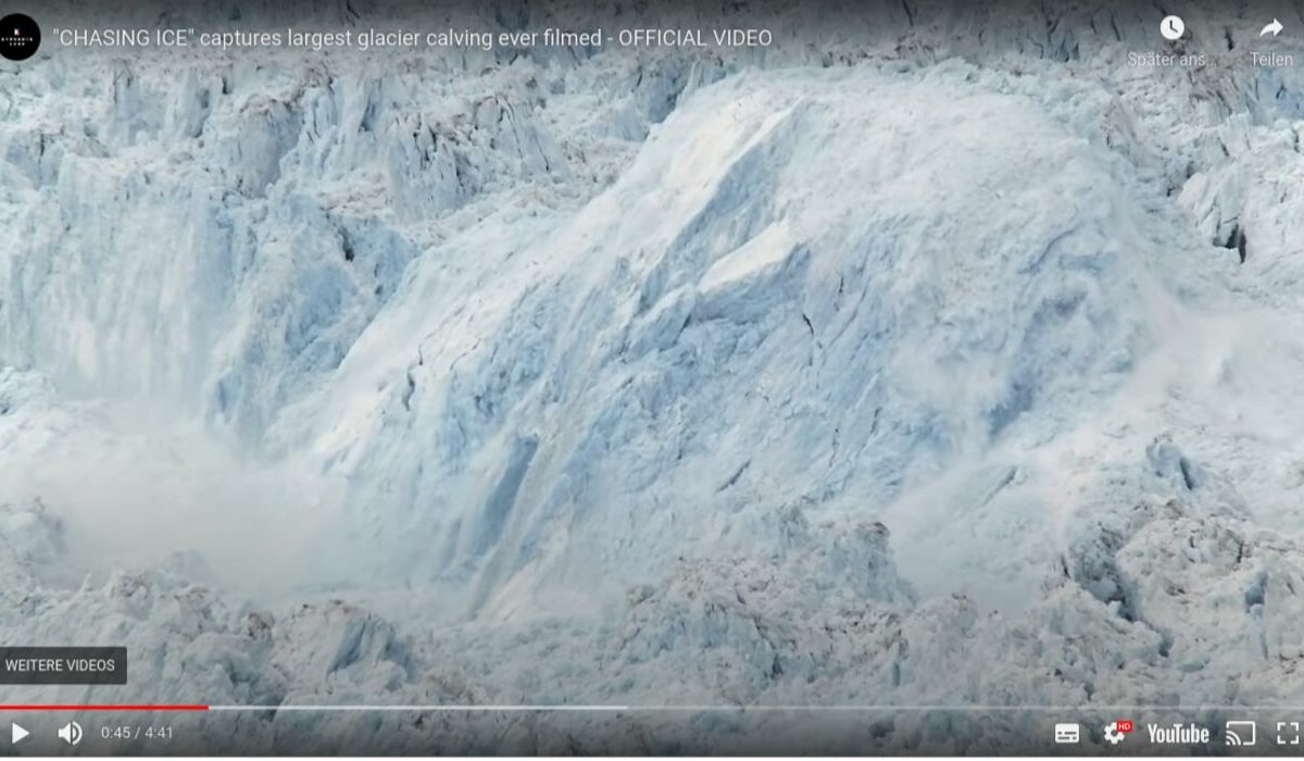 YouTube-Screenshot: Zum ersten Mal auf Video: Eisberge brechen von einem Gletscher ab.