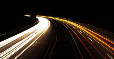 5 Gründe, warum wir die Autobahn-AG stoppen müssen. Bild: Autobahn bei Nacht (Flickr CC)