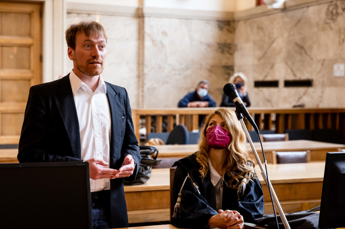 Aktivist Karl Bär (Umweltinstitut München) vor Gericht.
