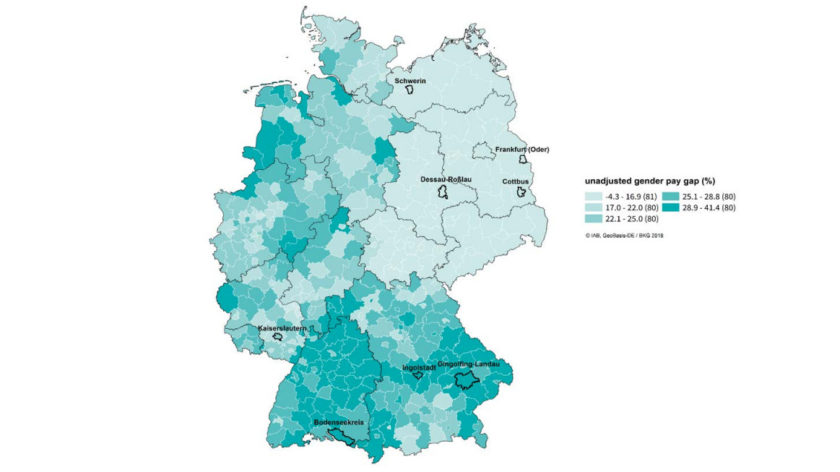 Die Grafik zeigt eine Karte von Deutschland mit unterschiedlich farbigen Flächen. Es werden die Forschungsergebnisse des Instituts der Agentur für Arbeit dargestellt.