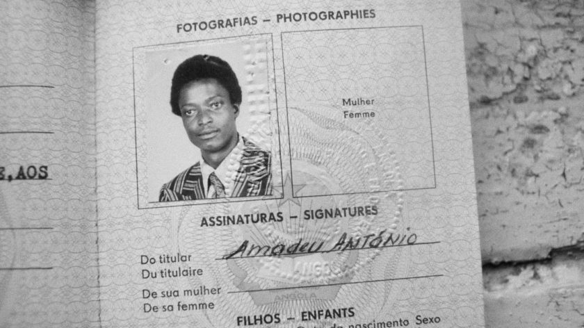 Amadeu Antonio Kiowa wurde am 25. November 1990 vor der Gastwirtschaft Hüttengasthof von 15 Rechtsradikalen eingekreist und angegriffen. Er starb an den Folgen des Überfalls am 6. Dezember 1990 durch Hirnblutung.