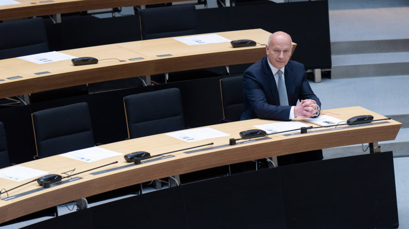 CDU-Politiker Kai Wegner ist im Abgeordnetenhaus im dritten Wahlgang zum Regierenden Bürgermeister von Berlin gewählt worden