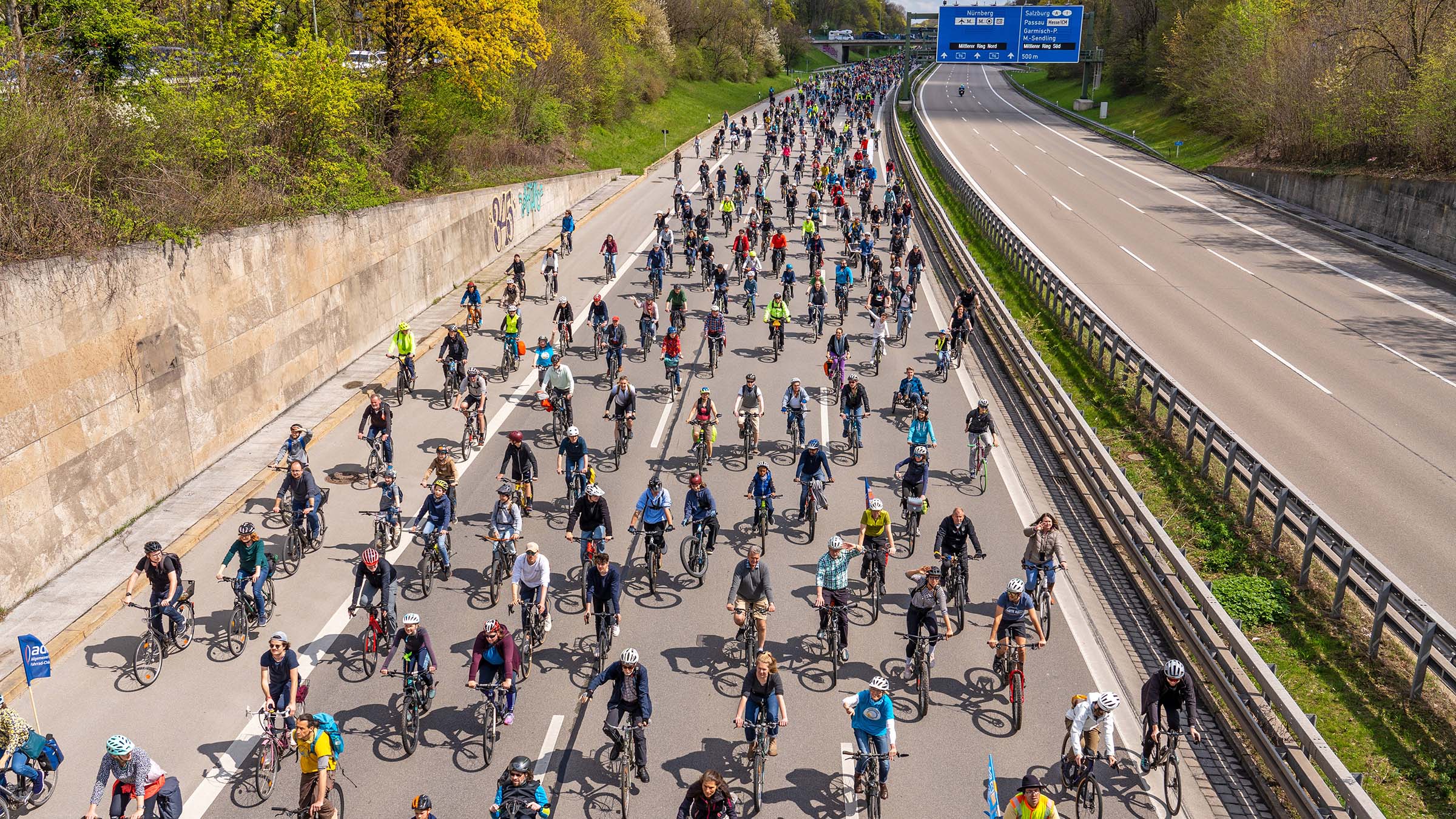 Rad-Sternfahrt über die Autobahn A96 – Protest für eine fahrradfreundliche Verkehrspolitik