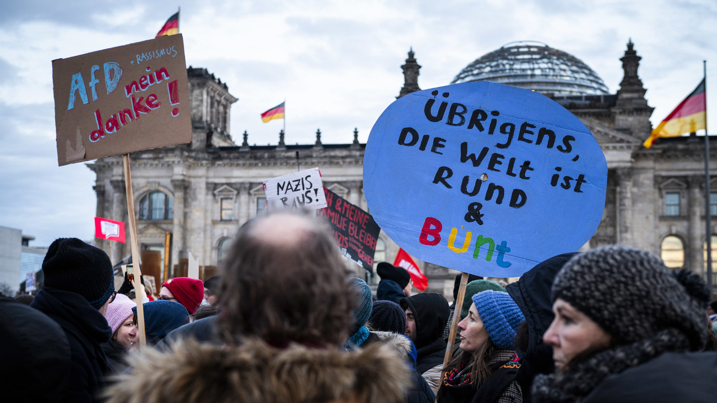 Ein Foto von der Demo gegen die AfD und gegen Rechtsextremismus am 21. Januar 2024 in Berlin. Foto: Chris Grodotzki / Campact