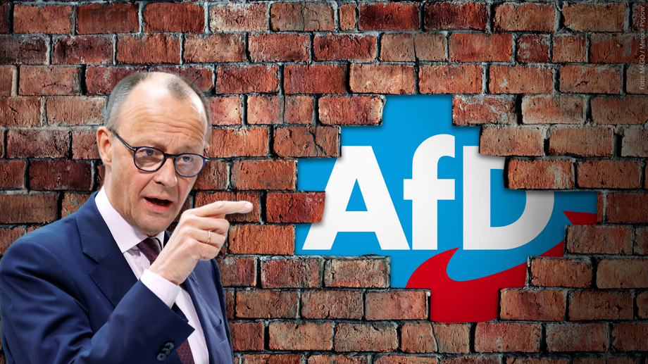 Die besagte Brandmauer bröckelt: CDU-Chef Merz steht vor einer Mauer. Durch ein Loch in der Mauer ist das AfD-Logo sichtbar. 