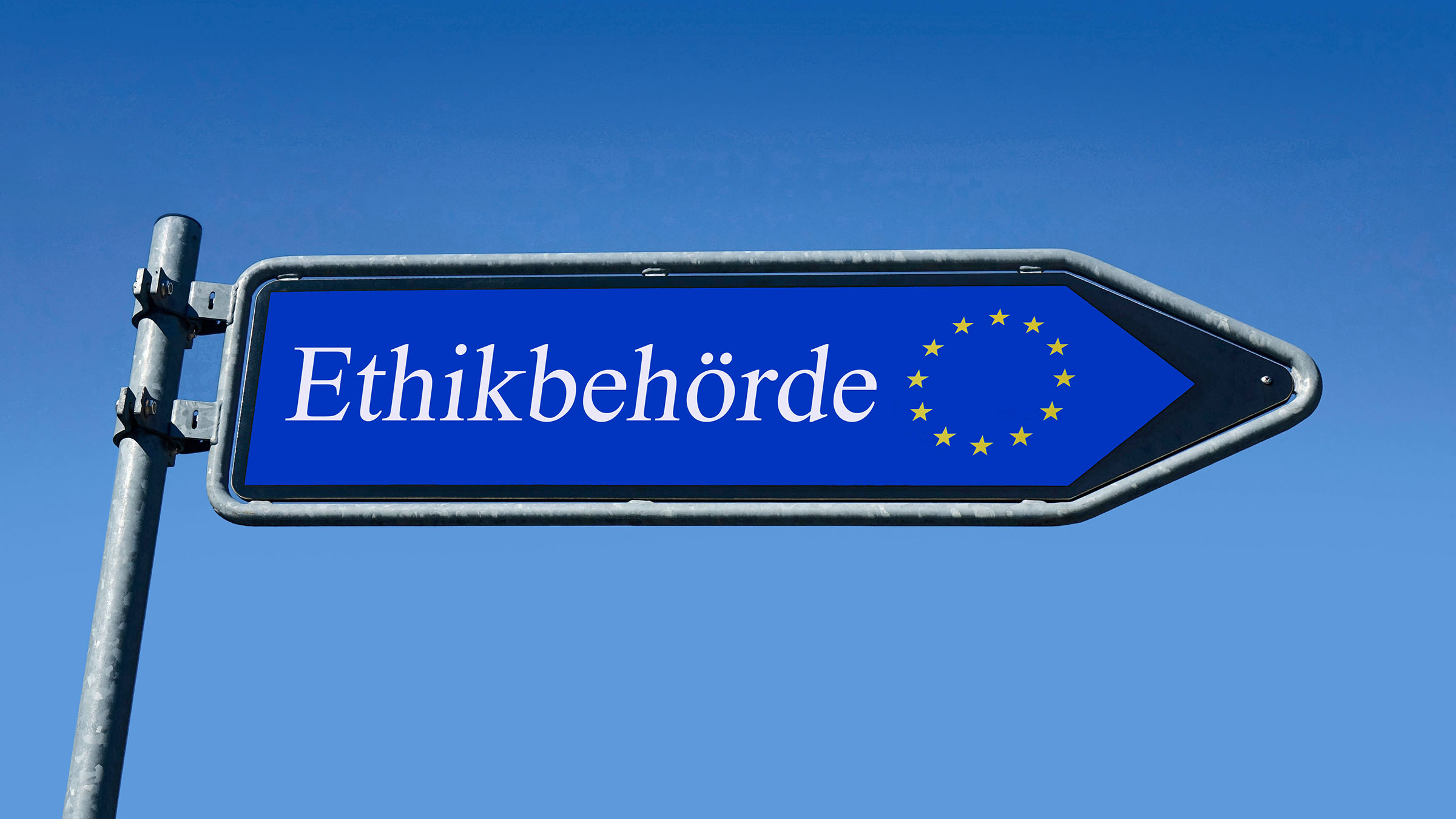 Ein Wegweiser mit der Aufschrift Ethikbehörde und dem Symbol der EU
