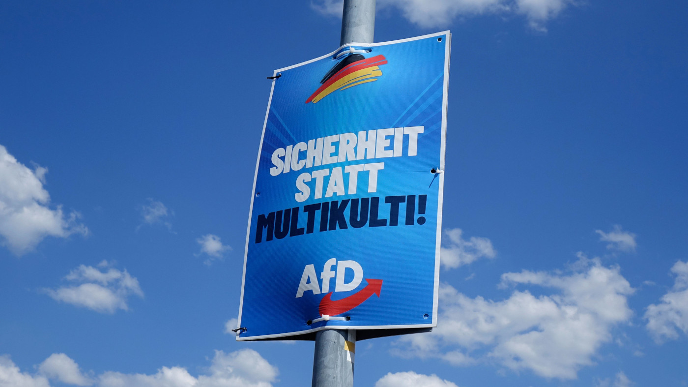 Wahlplakat der AfD zum Europawahlkampf mit der Aufschrift "Sicherheit statt Multikulti".