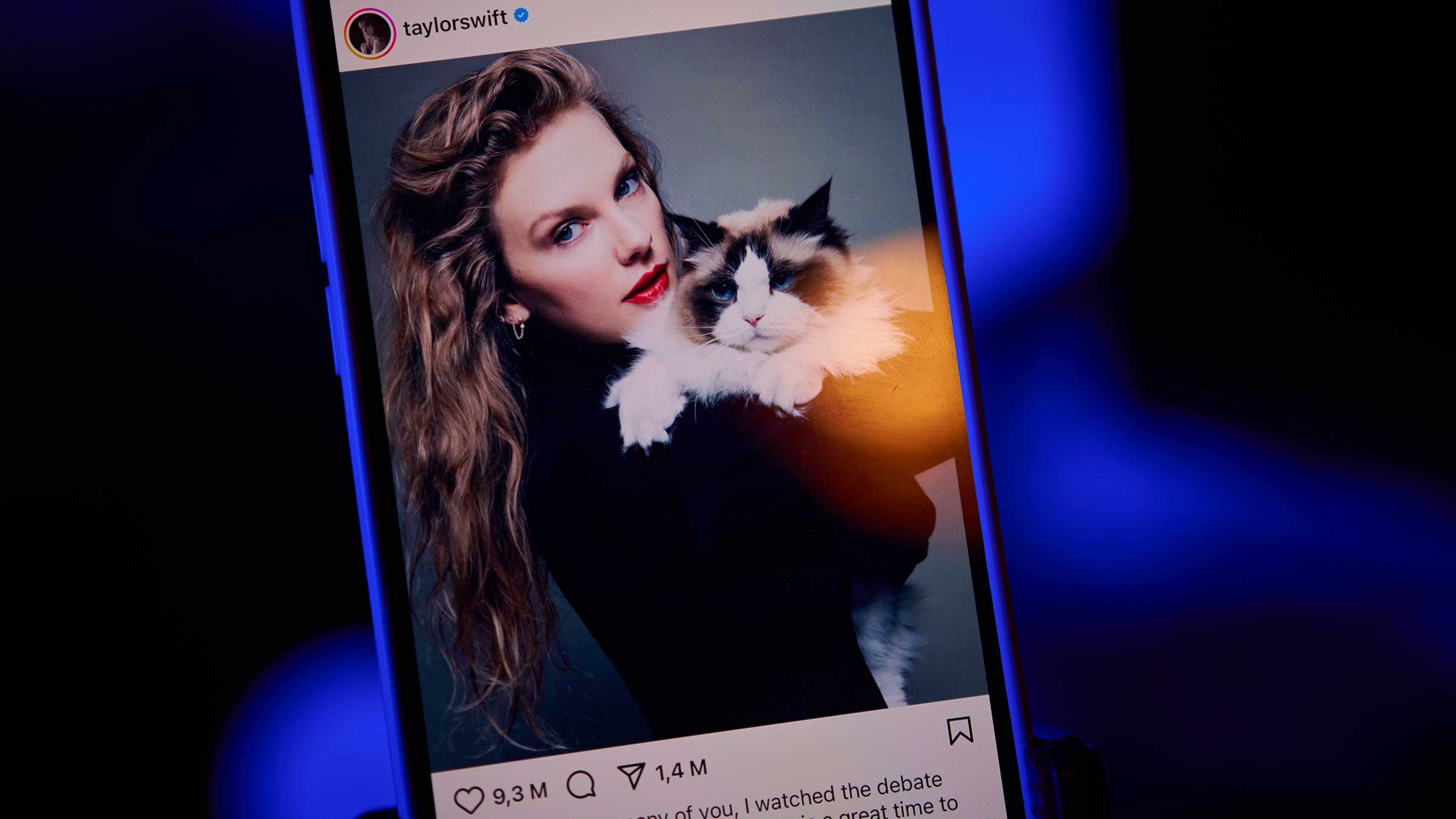 Taylor Swift hält eine Katze im Arm. Auf ihrem Instagram-Account gab die Musikerin ihre Unterstützung für Kamala Harris als Präsidentschaftskandidatin bekannt und rief dazu auf, sein Wahlrecht zu nutzen.