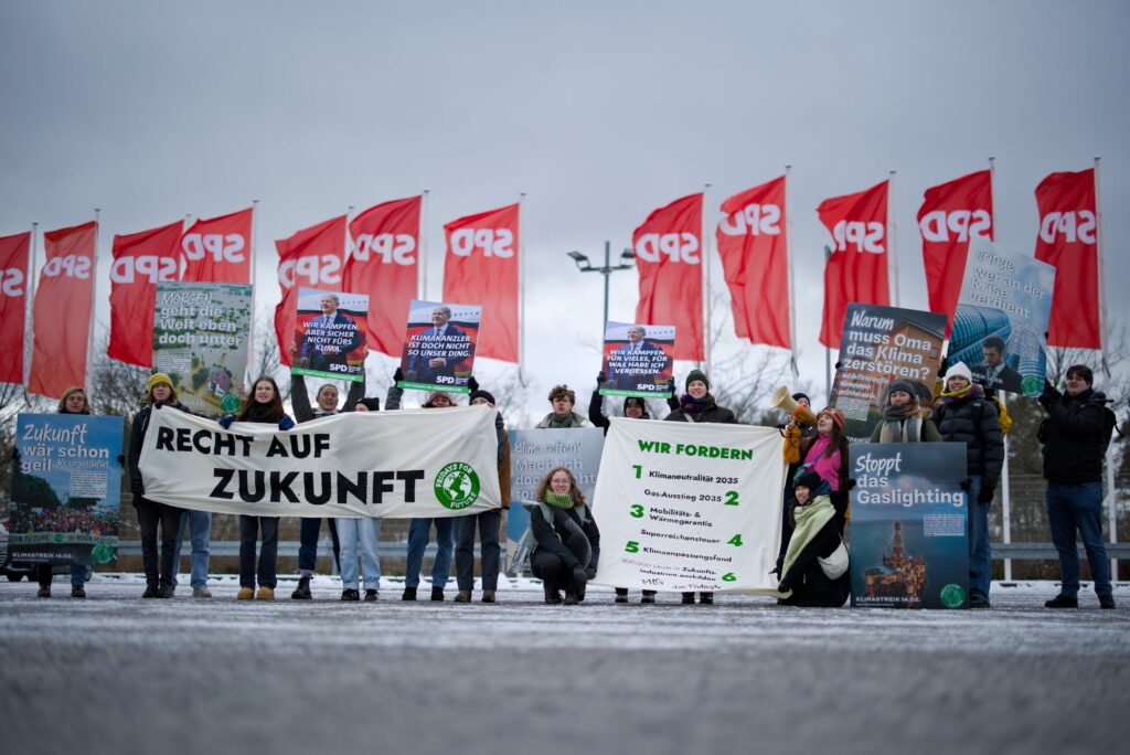 Aktivisten von Fridays for Future beim SPD-Parteitag