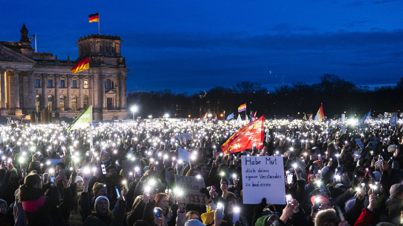 Am 21. Januar 2024 kamen über 300.000 Menschen in Berlin zusammen, um gegen Rechtsextremismus zu demonstrieren. So eine Demo soll auch in diesem Jahr stattfinden: am 25. Januar 2025.