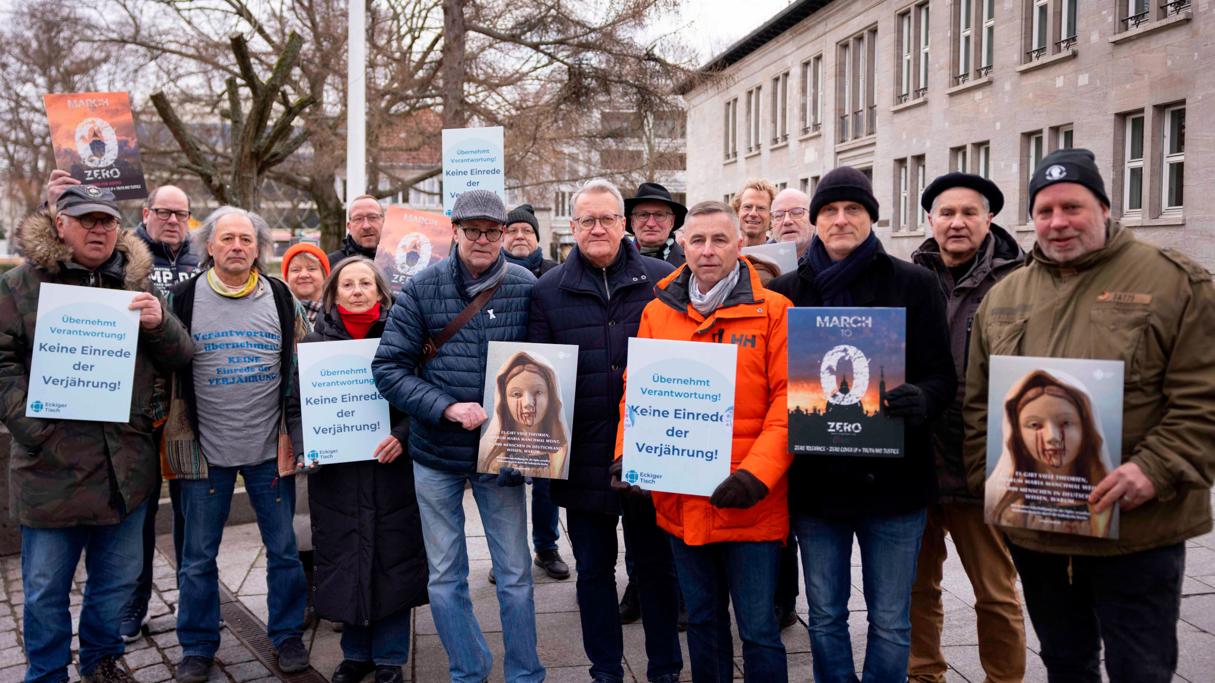 Gemeinsam mit Betroffenen-Initiativen macht sich der Eckige Tisch e.V. für eine Aufarbeitung des Missbrauchsskandals in der katholischen Kirche stark – hier bei einer gemeinsamen Aktion.