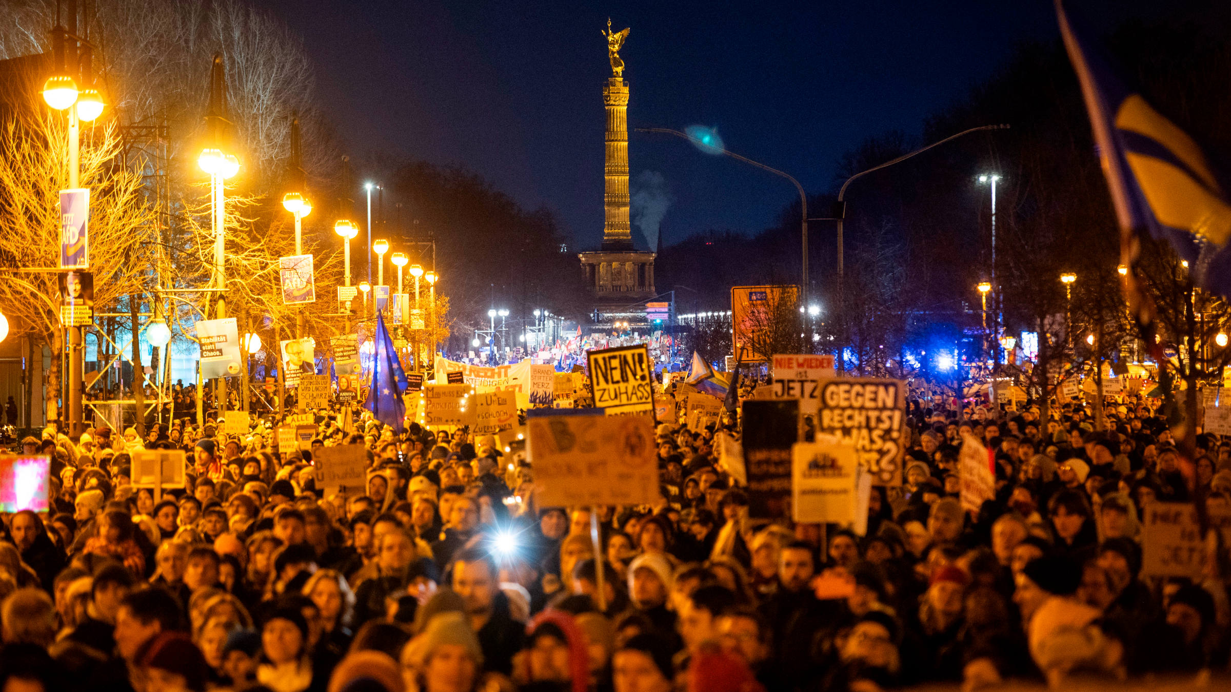 Wir sind die Brandmauer! Protest gegen Rechts in Berlin.